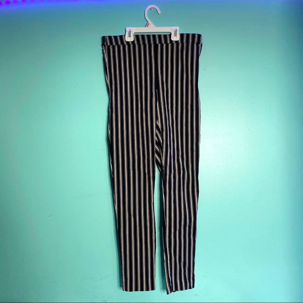 ❤️‍🔥3 / 30❤️‍🔥 - H&M Black and White Skinny Fit Striped Pants 10